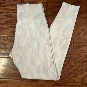 Buffbunny White and Gray Camo Yoga Pants with Pockets Size Medium